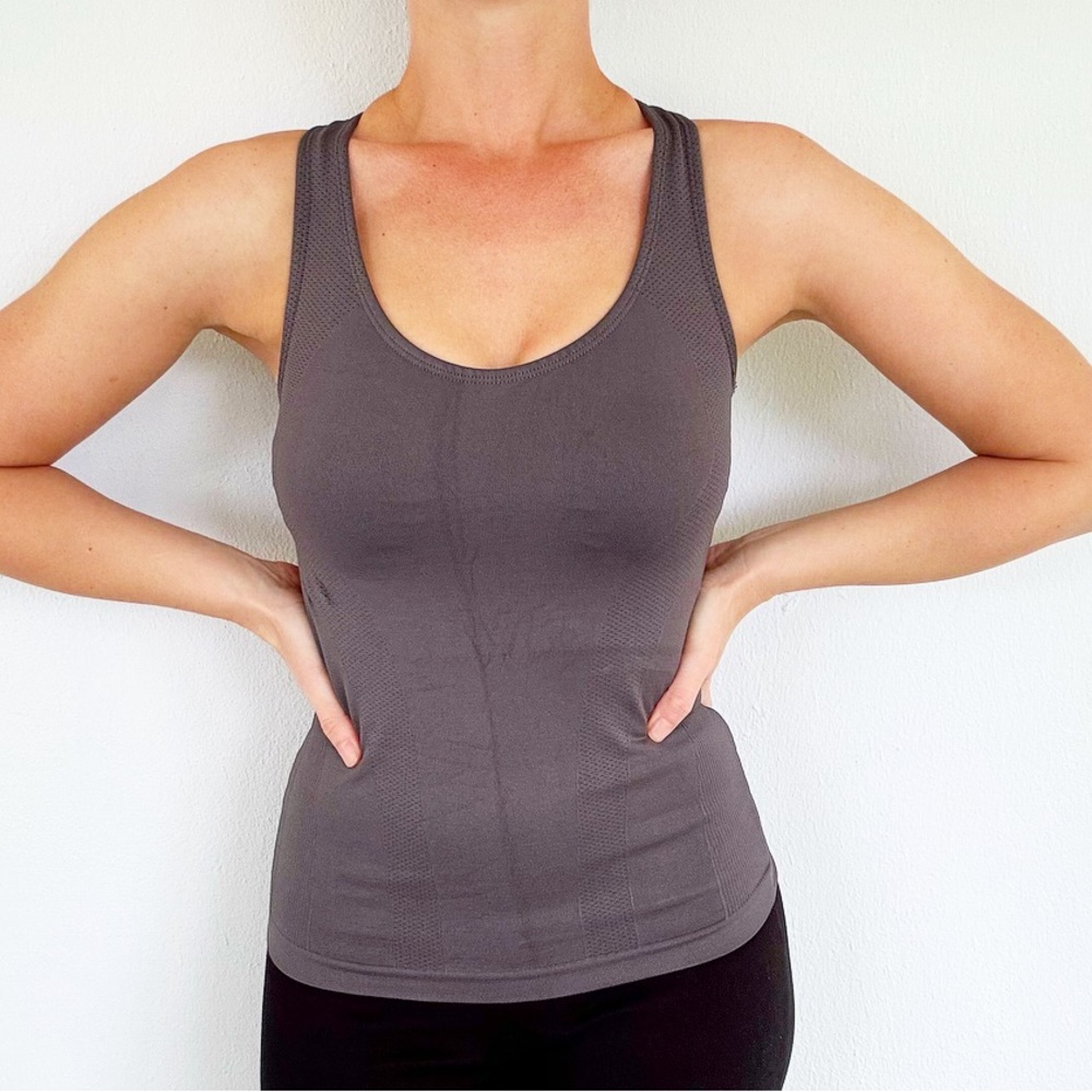 Pro-Fit gray seamless built in bra racerback stretch workout tank top size small